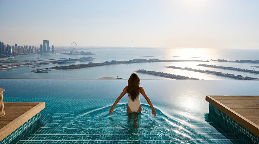 AURA Skypool review